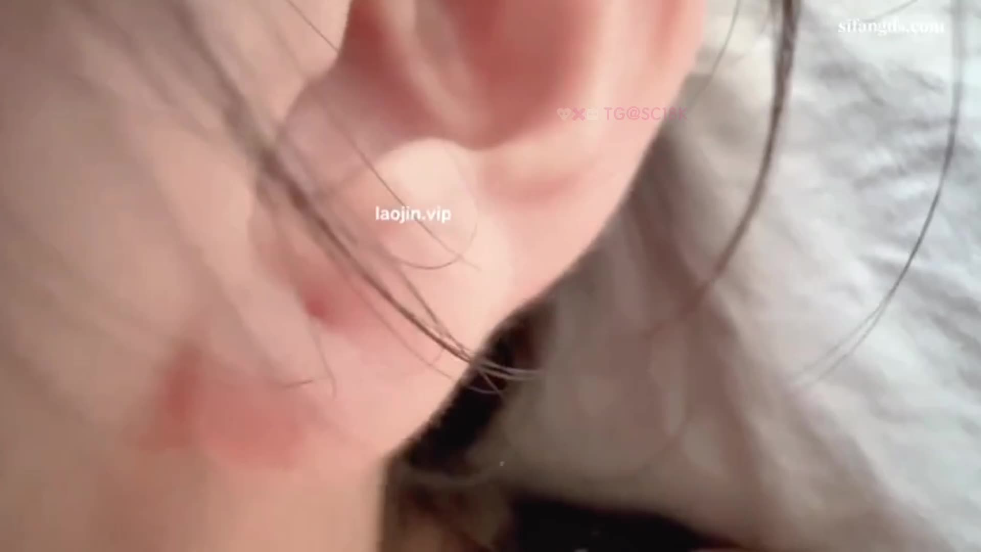 #狮子座 #福利姬 #大学生 #约炮 至尊门槛双视角，清纯超嫩的美少女穿着瑜伽裤啪啪，小穴粉嫩敏感露脸 点击看她更多