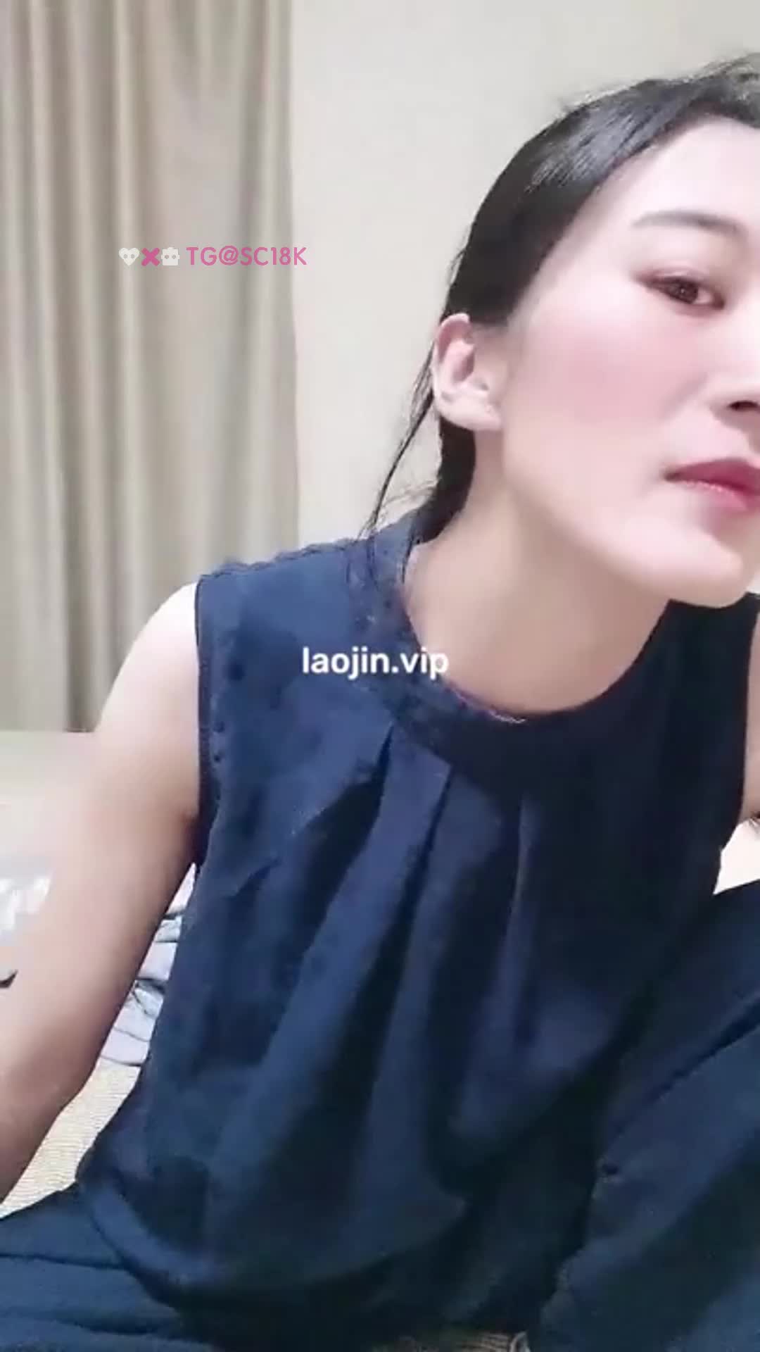 #露脸卡套餐 #少妇 #御姐 #人妻直播 33岁少妇御姐熟女，欲火焚身耐不住寂寞约炮友来家里，被狂射机炮才灭火消停！完整2小时10分钟已更SVIP 点击查看更多