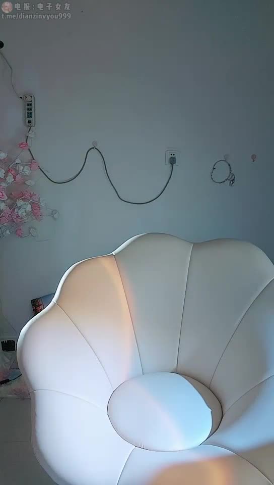 #懒羊羊大王 #校花 #裸舞 #自慰 #丝袜 #跳蛋 #道具 #双洞齐插 #国产 #主播