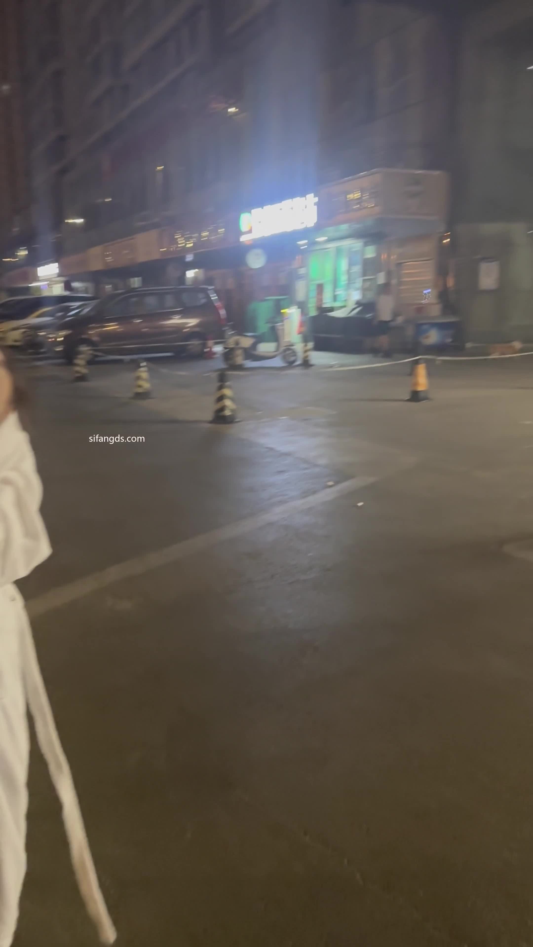 #涵涵 #黑丝 #情趣 #露出涵涵深夜街头全裸露出