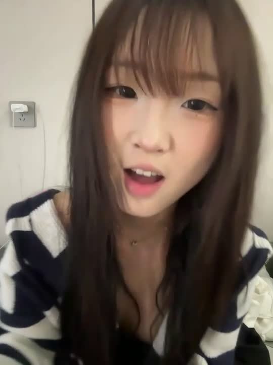 #st站 #lelebaby888 #高颜值 #嫩妹 #反差 #直播 #自慰 #后入StripChat反差嫩妹 ST-937 撅臀后入 特写自慰直播合集