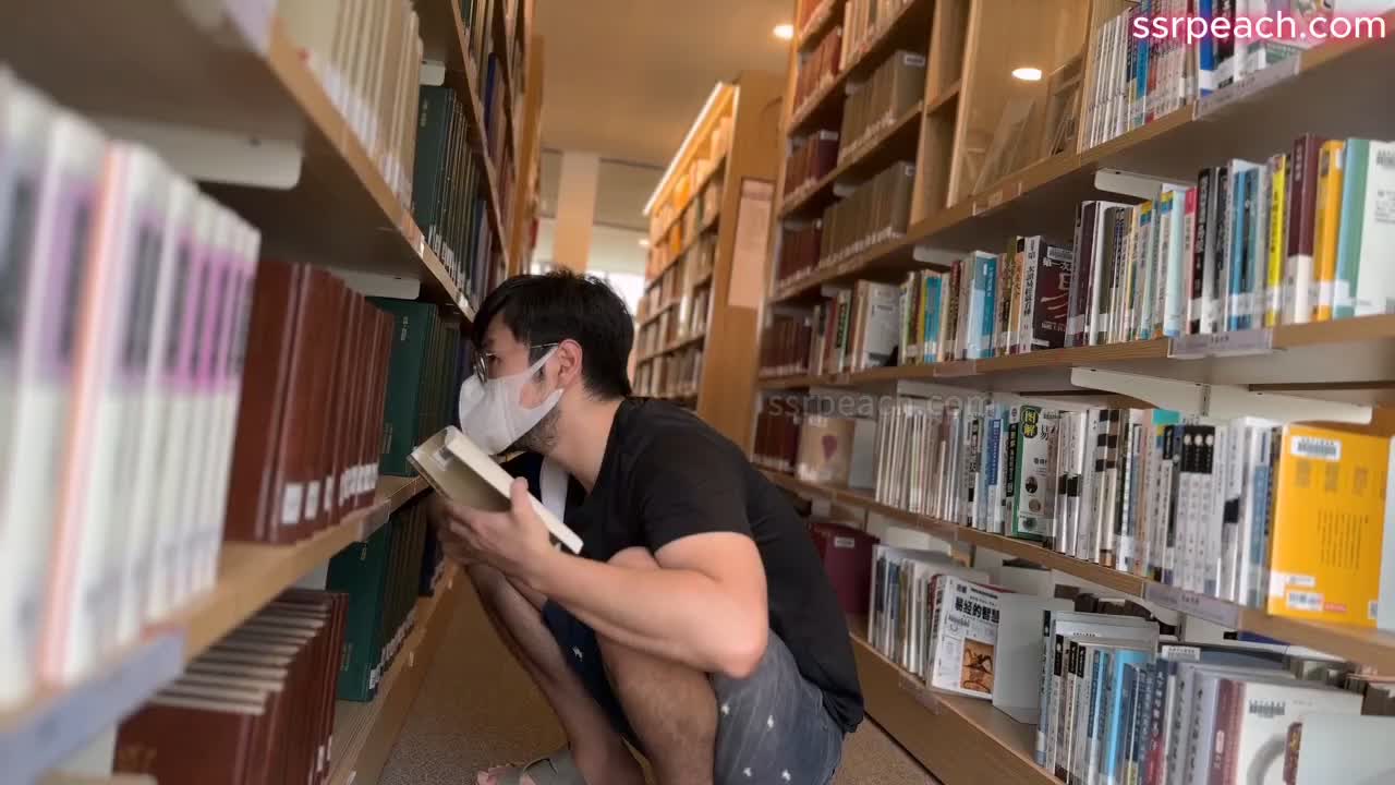 FansOne 亚洲臀后艾莉 (ssrpecah) 在图书馆看书被偷看「你要看就要负责到底阿