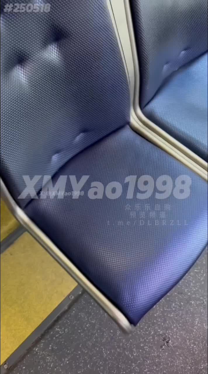 推特性爱大师95后绿帽情侣美腿女王「汐梦瑶」《公交车露出打飞机》在对面阿姨眼皮子底下打飞机，射到高跟鞋里，再穿鞋走一圈