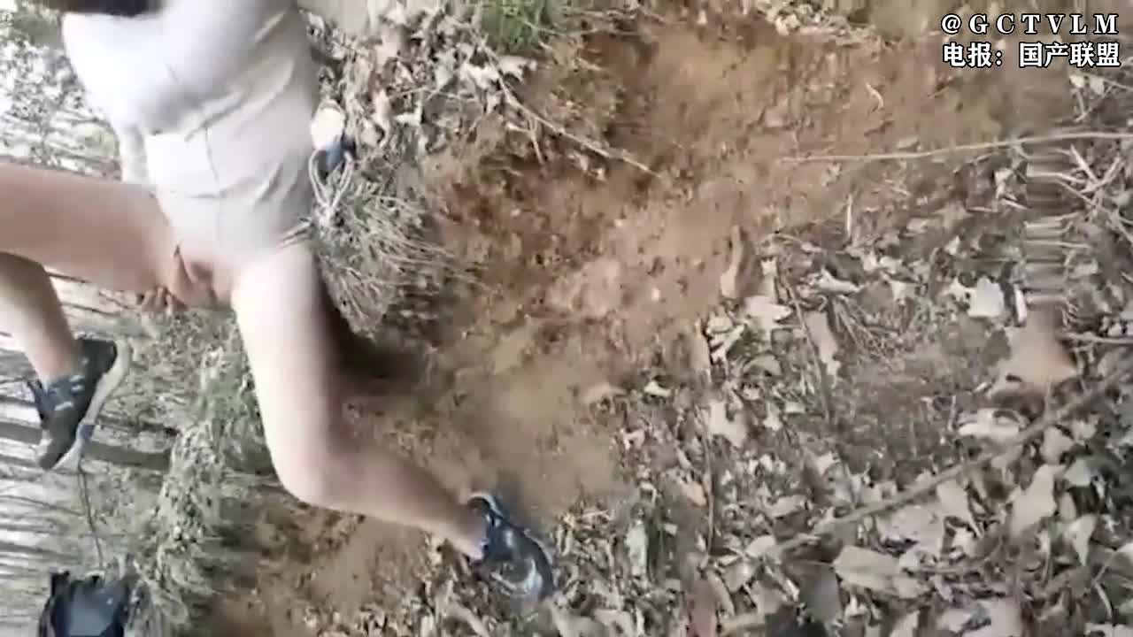 #熟女 #人妻 #阿姨 #直播燕姐农村野外勾搭小伙和老头，父子俩齐上阵3P骚熟女