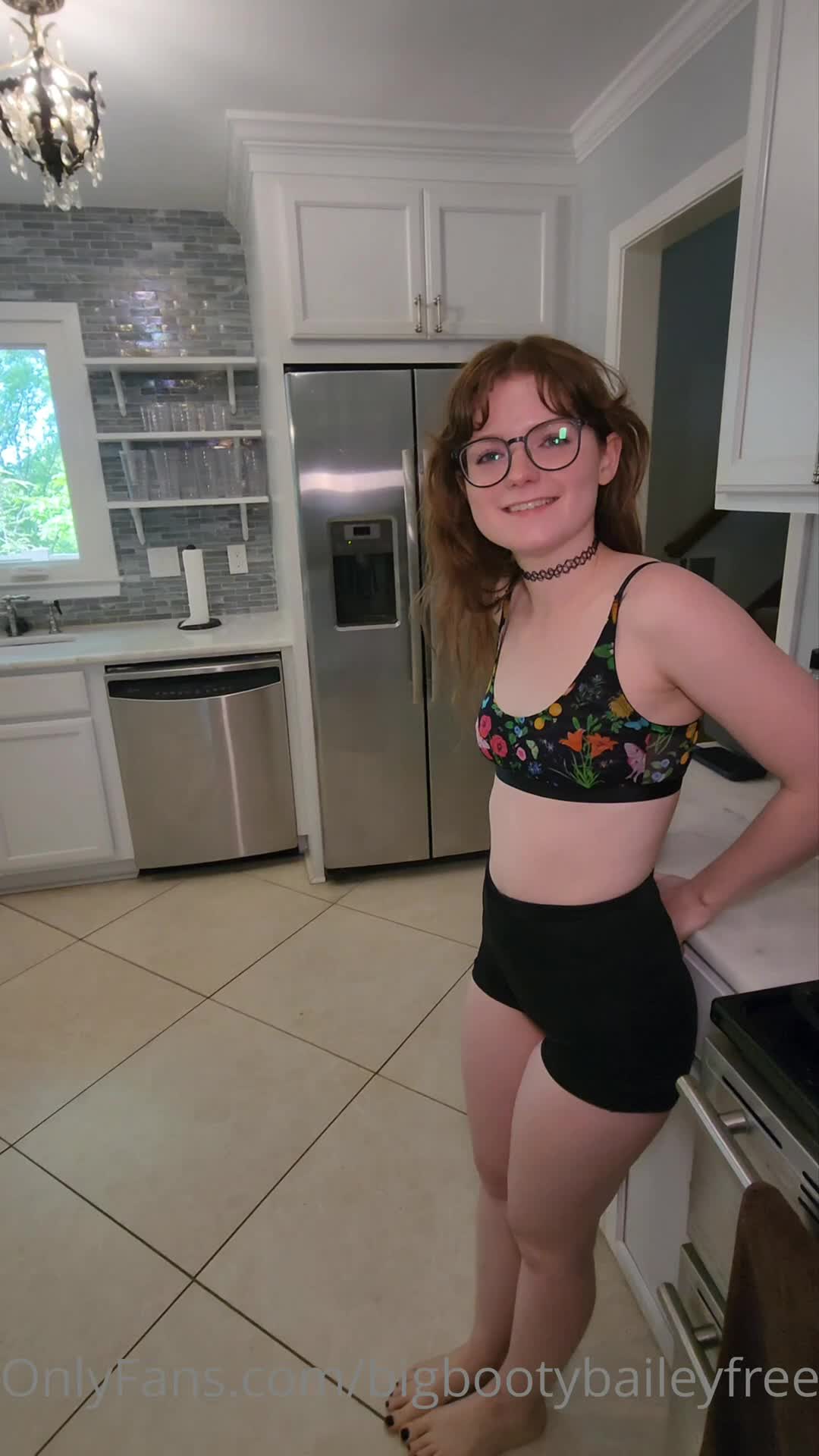 2048.hk@onlyfans.23.05.20.bigbootybailey.emma.paige.26.emma.and.i.fuck.our.delivery.driver.xxx