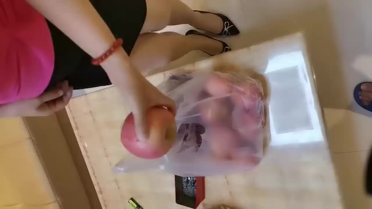 #熟女 #人妻 #巨乳 #剧情强推邻居巨乳人妻，啊你不要这样，下次见面多不好意思啊