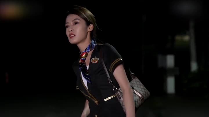 【原创自拍】最美空姐女神，口爆吞精淫叫抽搐，性感高挑的寂寞空姐在我的胯下喘息，高颜值空姐在床上淫荡无比，从床上干到楼道！#空姐 #空姐 #完美露脸更多优质精选视频已更新，详情点击评论区查看