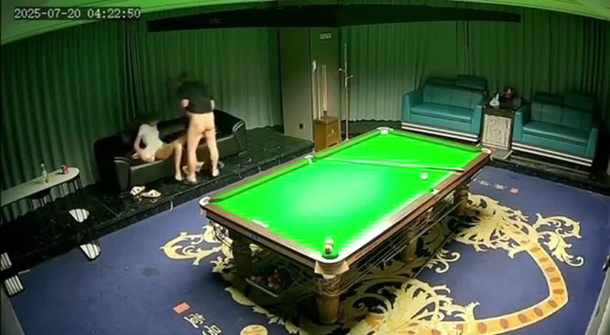 【沭阳中央广场台球厅事件】500块钱就能操一次，实际情况赢VIP光头男的钱，然后店长说这个钱不应该要，从她欠的扣，还白嫖操了一次！#吃瓜 #沭阳 #中出更多优质精选视频已更新，详情点击评论区查看