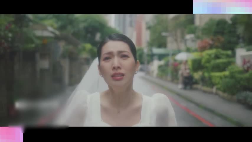 【老公对不起，我还爱他！】前男友参加婚礼，没想到新娘还对他有旧情，婚礼前一个小时出轨前男友，直接在化妆室做爱，前男友害怕新娘老公知道，没想到新娘却说：没关系我会补偿他，结婚之前我是你的，结婚之后我是他的！#人妻 #美熟少妇 #绿帽 骑乘位点击下方评论区或者置顶有更多精彩的预览视频，有能力的兄弟可以支持一下！谢谢大家了！