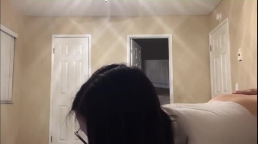 约操反差婊大学生，叫声真的骚，男人的最爱！#美腿 #口交更多优质精选视频已更新，详情点击评论区查看