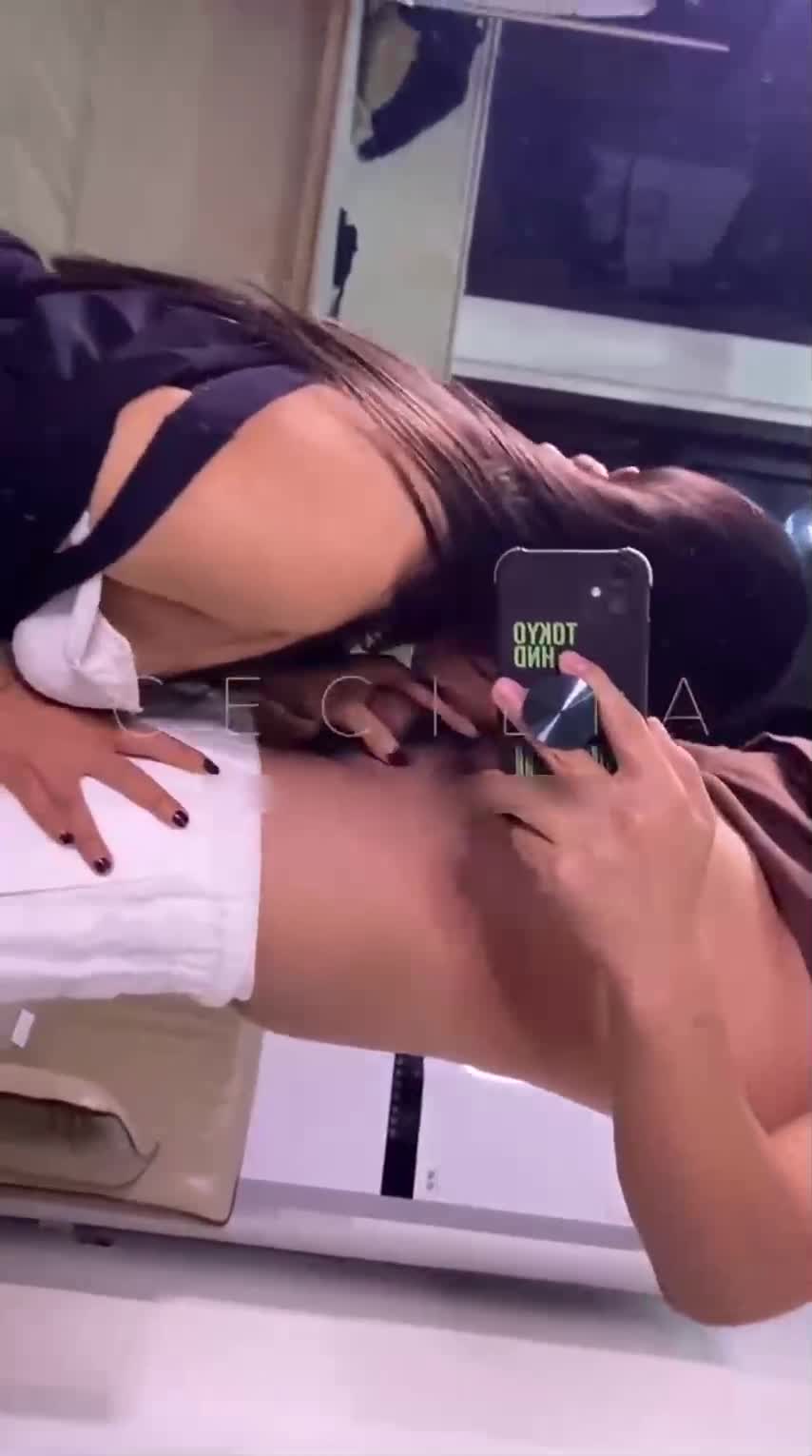 巨乳女神穿着凸显身材的连衣裙口交，一口含住鸡巴的根部，被后入操第一视角大屁股太完美了！#口交 #巨乳更多优质精选视频已更新，详情点击下方评论区查看