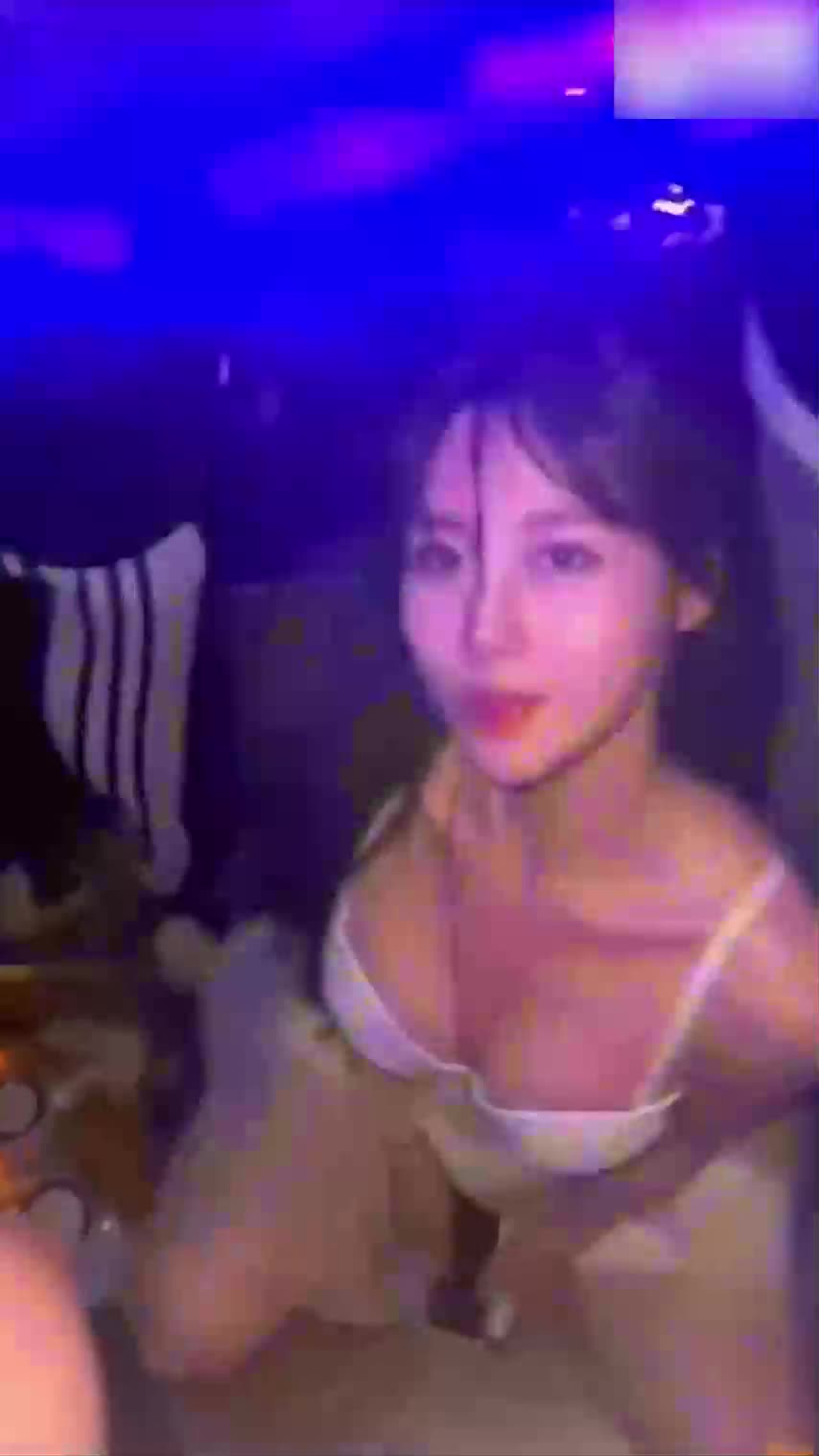 【18个极品反差婊合集】呆萌萝莉，青涩学生，夜店女神，小学教师，各种母狗汇总合集！#母狗 #反差婊更多反差婊母狗视频已更新，详情点击评论区查看