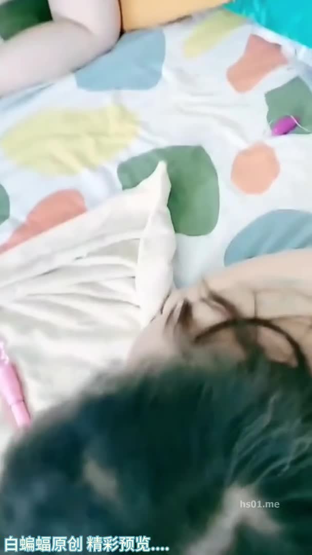 （母子乱伦〗熟女骚老妈带着女儿玩群p