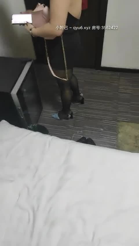 #熟女 #嫖妓 #黑丝 #败火系列东北小老弟探鸡窝，短发熟女大姐黑丝榨精。木瓜八字奶，肥臀大水逼，吃硬鸡巴，无套操老逼，撅着大屁股挨操，射了一屁股。这个竟然没内射，这丰满的身材，除了泻火，真想不到还能是喜好。