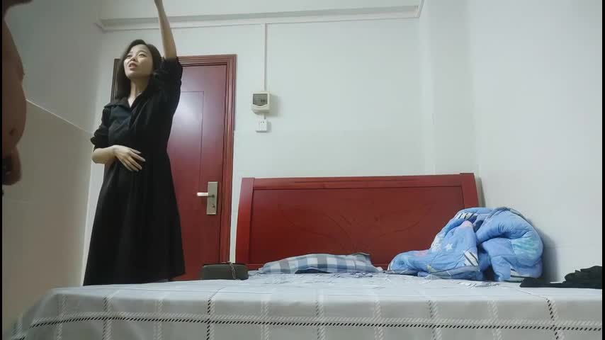 #熟女 #少妇 #嫖妓 #扶贫纪实会所选了个短发少妇开房泄火，说话轻声细语，很是温柔，腿长奶大身材好，手指撩拨胸推全身，69吃鸡。换着姿势操少妇，呻吟声软软甜甜，销魂动听。这大哥很会挑啊，也是个极品骚鸡了