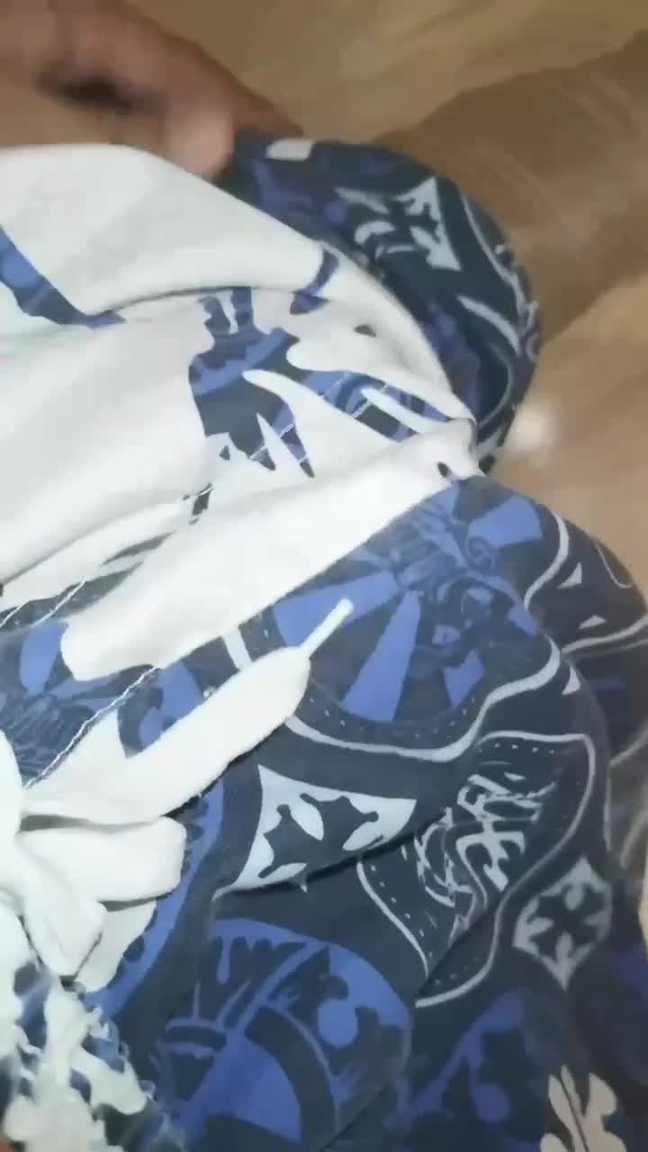 #熟女 #丝袜 #肥臀 #足交熟女丝袜诱惑，足交吃鸡，肥臀特写，后入啪啪。关键词 桃仙小妖精