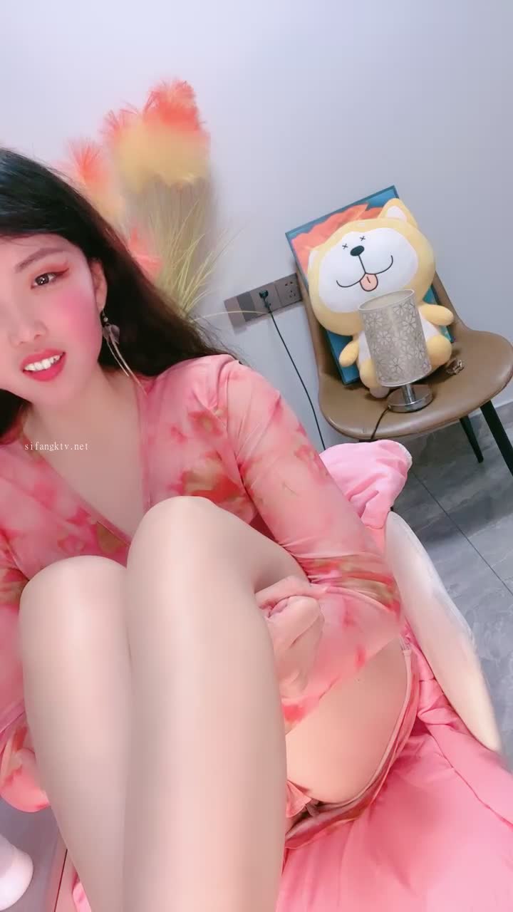 #熟女直播 #只杏 #少妇绿播少妇下海直播，高颜值，蜜桃臀，蝴蝶逼，逼逼粉嫩。