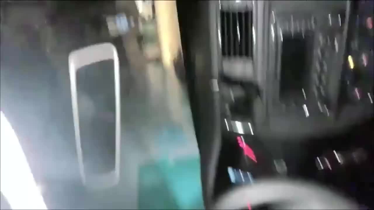 灌醉漂亮学生妹拉野外车震无套内射