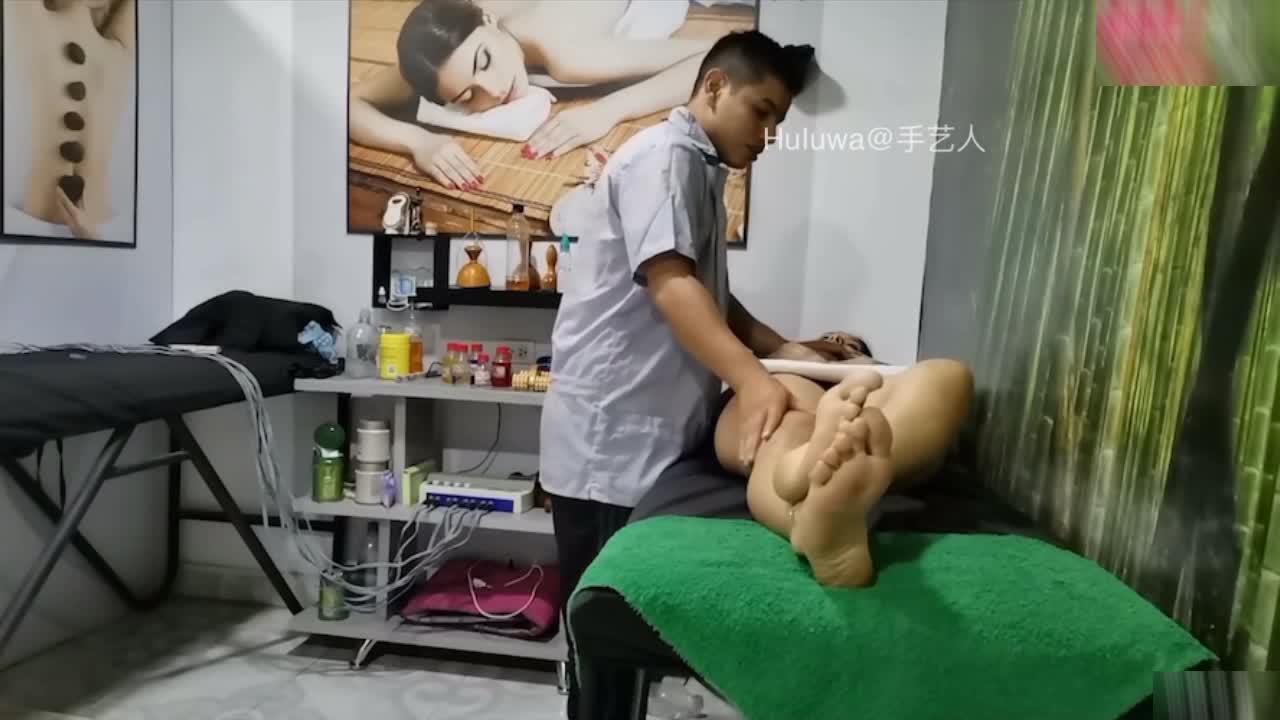 【泰国街边按摩店】风骚女顾客被男技师无套内射