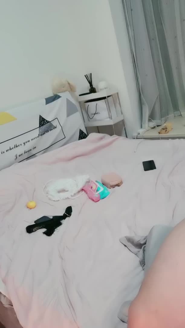 黑丝性感小奶猫勾搭快递小哥站立打桩