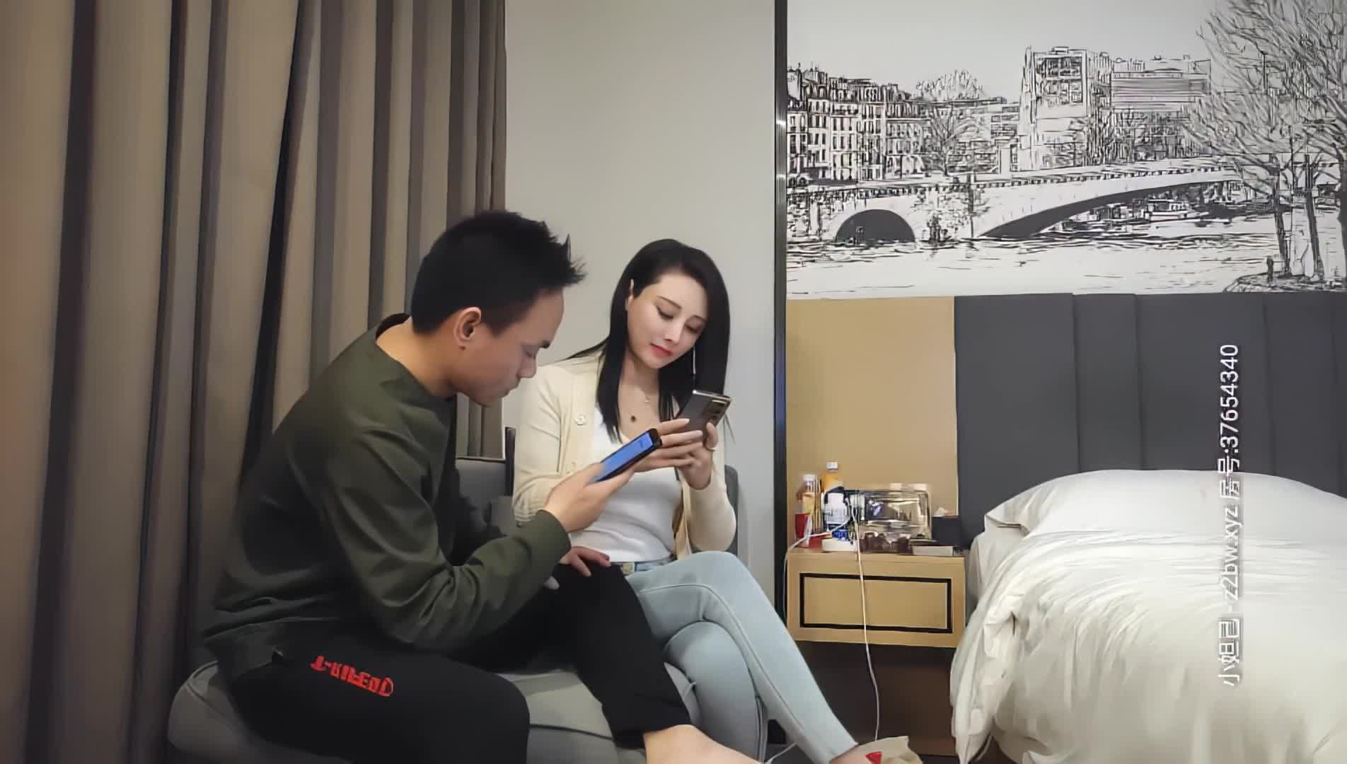 【探花精选】骚气御姐，极品颜值，超棒奶子，被艹得晃呀晃，太带感了孕妇母乳