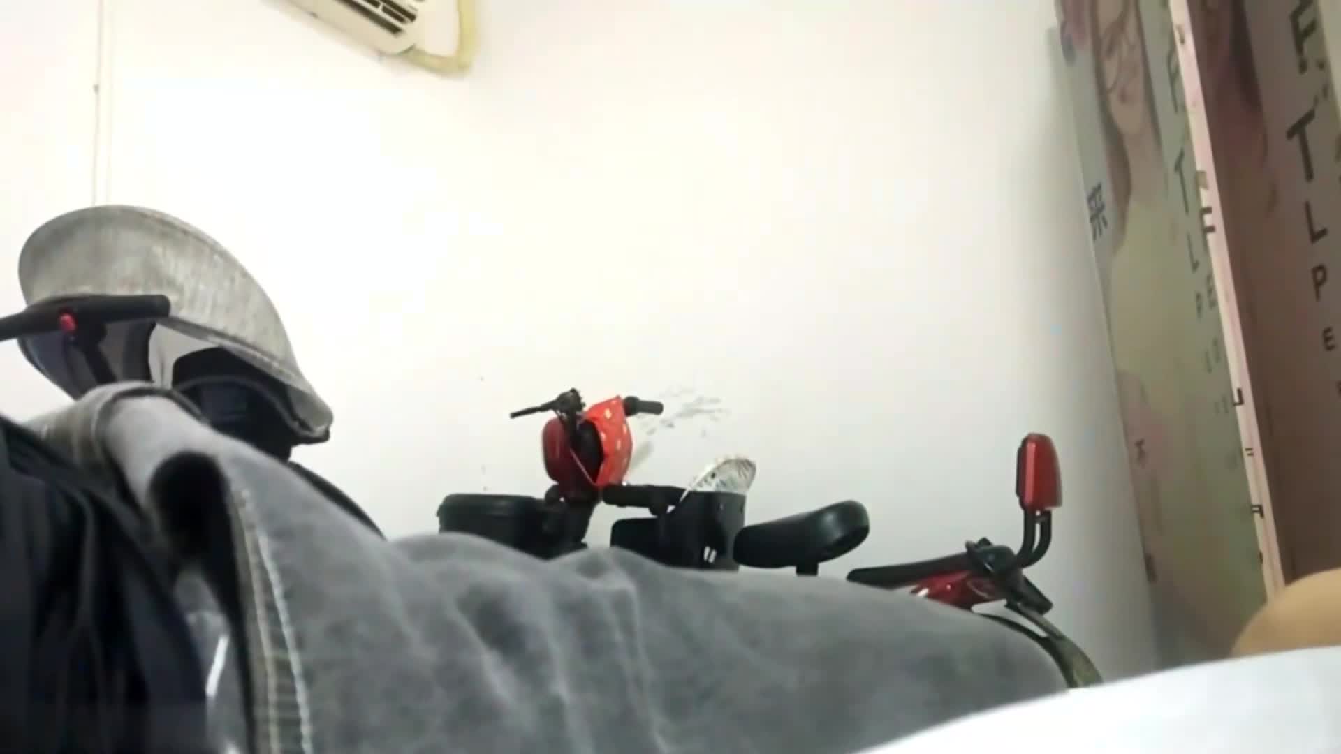 成功拿下足疗小少妇，粉嫩逼逼大白屁股，上