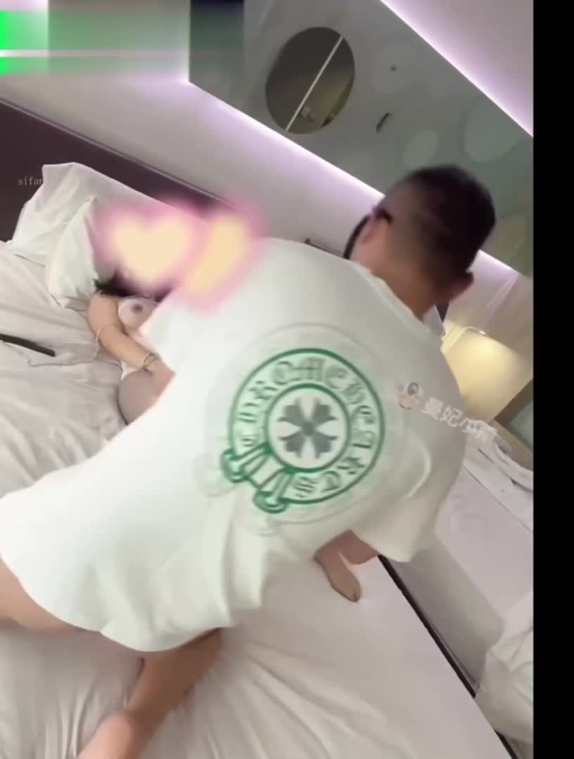 『曼妃小雨』剧情定制私拍《偶遇粉丝的遭遇》最终章