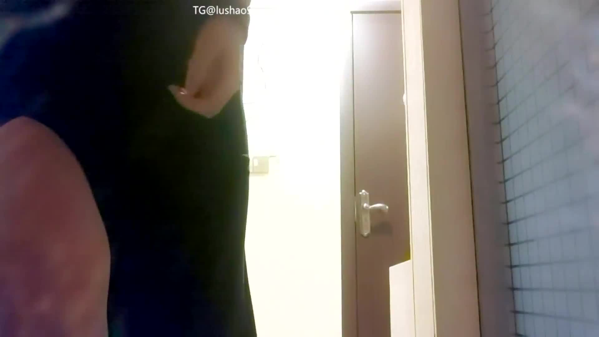 一夜御三女，漂亮小少妇蜜桃臀大长腿，极致淫荡盛宴必看绿帽人妻