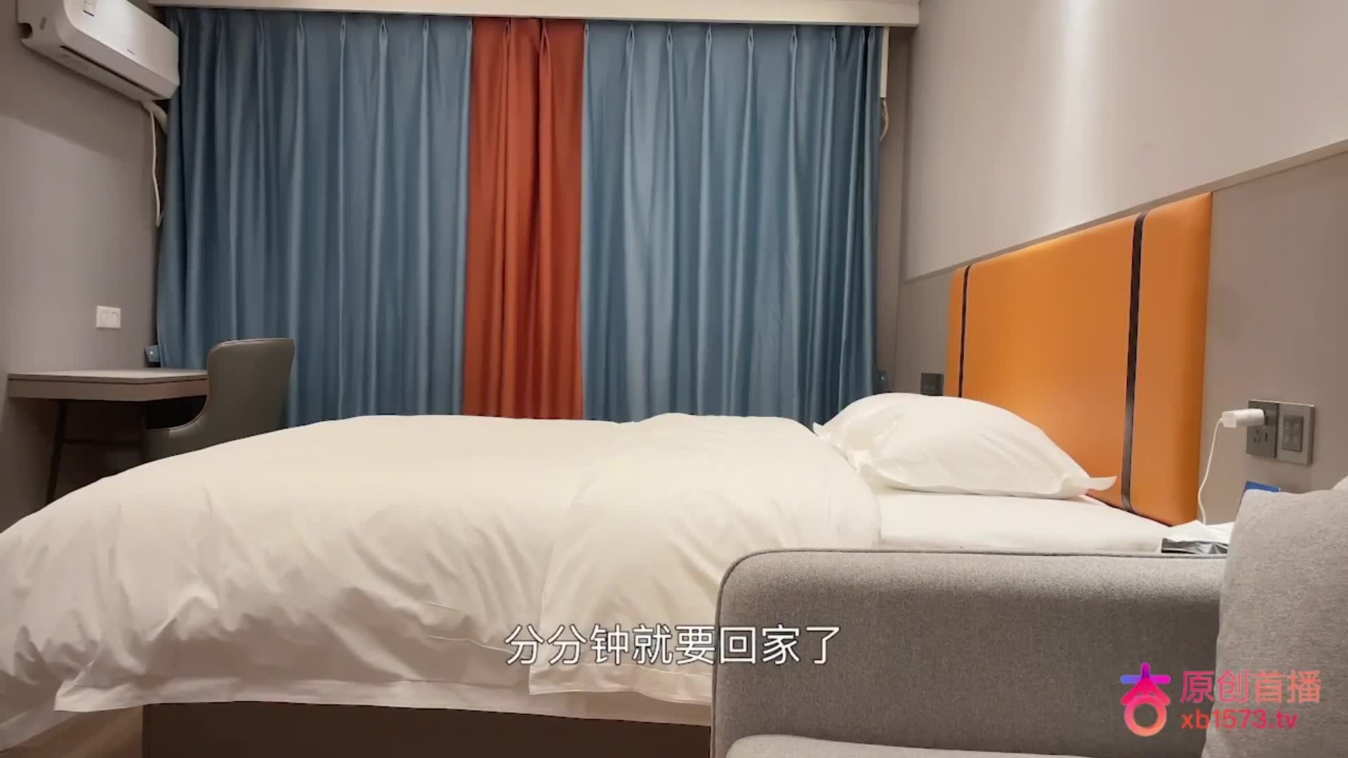 【#杏吧鸠摩智 12】 约炮大学生兼职外围，口活非常好，身体敏感一碰就出水，自己坐上面用力摇的骚样让人受不了探花精选