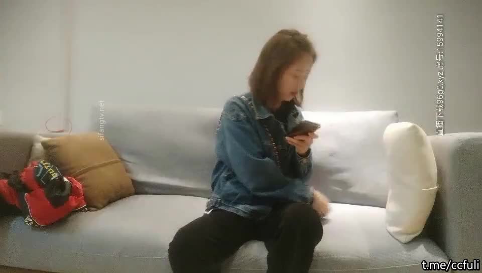 【#小宝寻花】刚下海兼职学生妹，接单只为赚学费，绿帽人妻