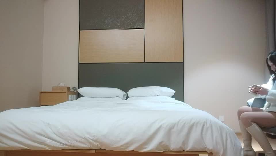 《#利哥探花》01-19包臀裙顶级美臀小姐姐，掰开骚穴一顿舔，侧入猛操嗯嗯叫，各种姿势换着操NTR绿帽淫妻