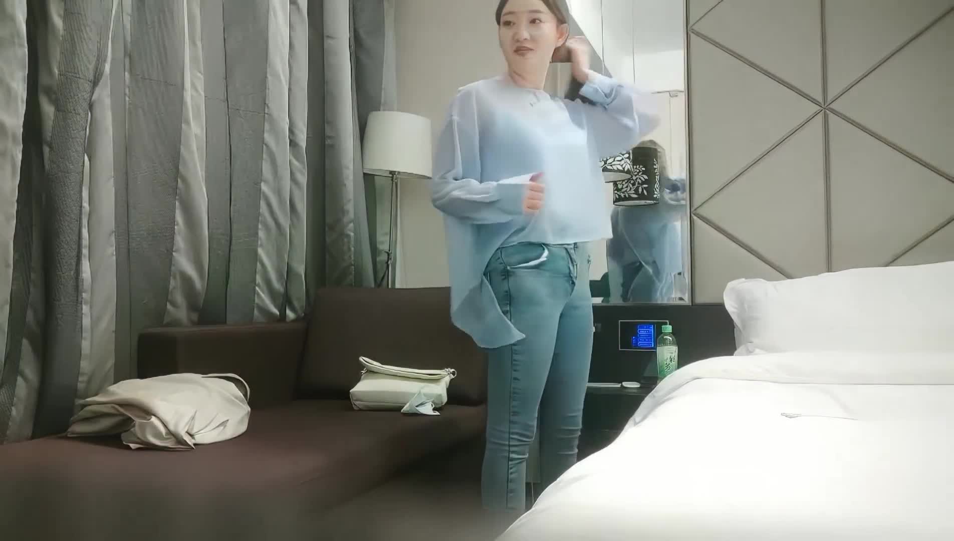 【探花精选】165cm女神小姐姐，温柔甜美，打桩机花式啪啪，360度展示性爱细节探花精选