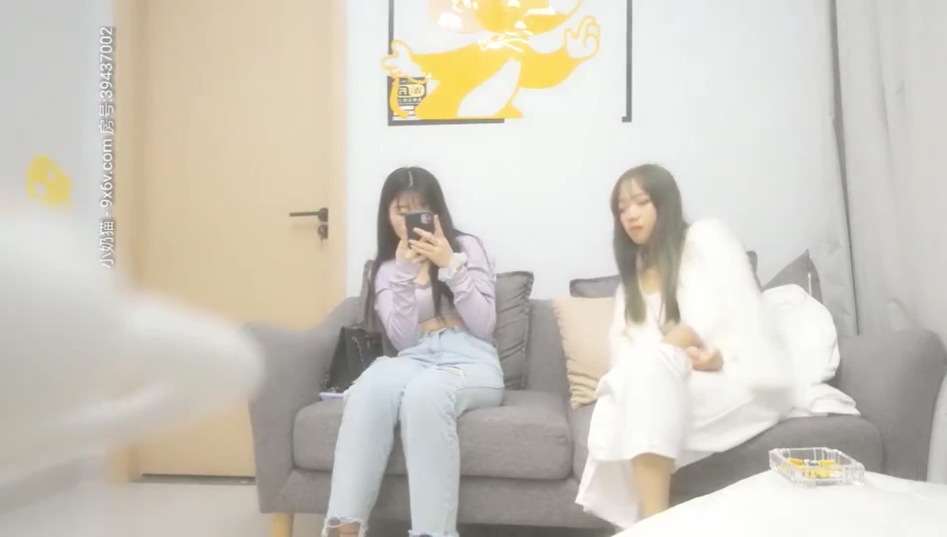 双飞两个小姐姐，AV视角展示尽享齐人之福，结束后无套干白衣女探花精选