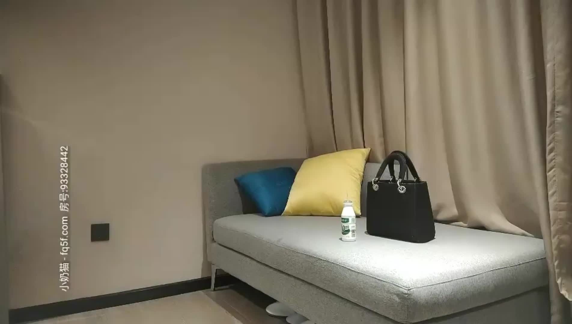 约了个高颜值纹身妹子，翘起屁股后入抽插上位骑坐大力猛操全自动搬运机器人