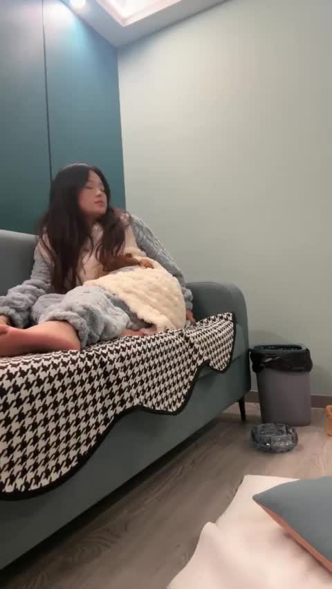 2048.hk@子熙TJ：跪舔原味白袜脚玉足