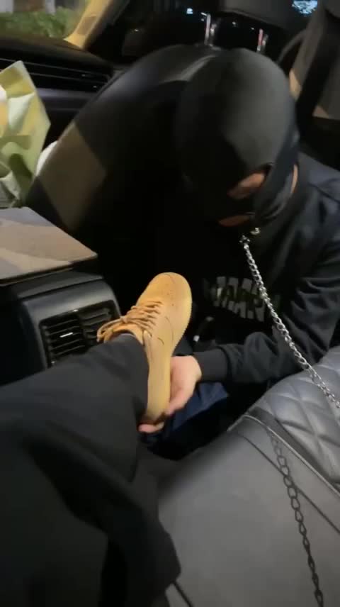 2048.hk@子熙TJ：户外玩狗车内舔运动鞋闻鞋窝白袜吃烟灰