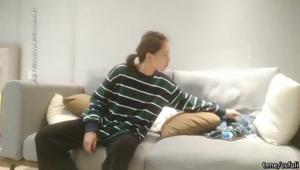 【#午夜寻花】大学学生妹，为了赚学费出来接单，午夜知道后要求录屏的不要流出视频，泰国人妖