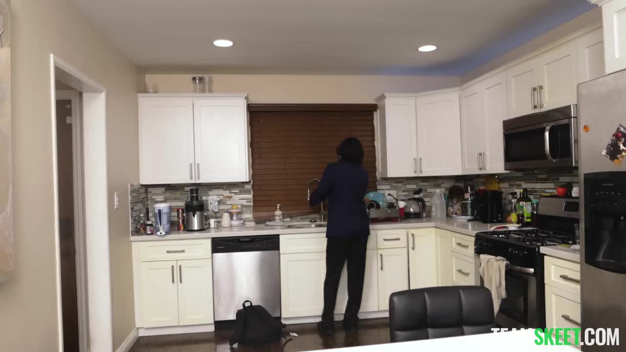 StepSiblings.24.09.08.Anna.Starr.And.Nikki.Slick.Just.Call.On.Beetlejuice.XXX.720p.HEVC.x265.PRT