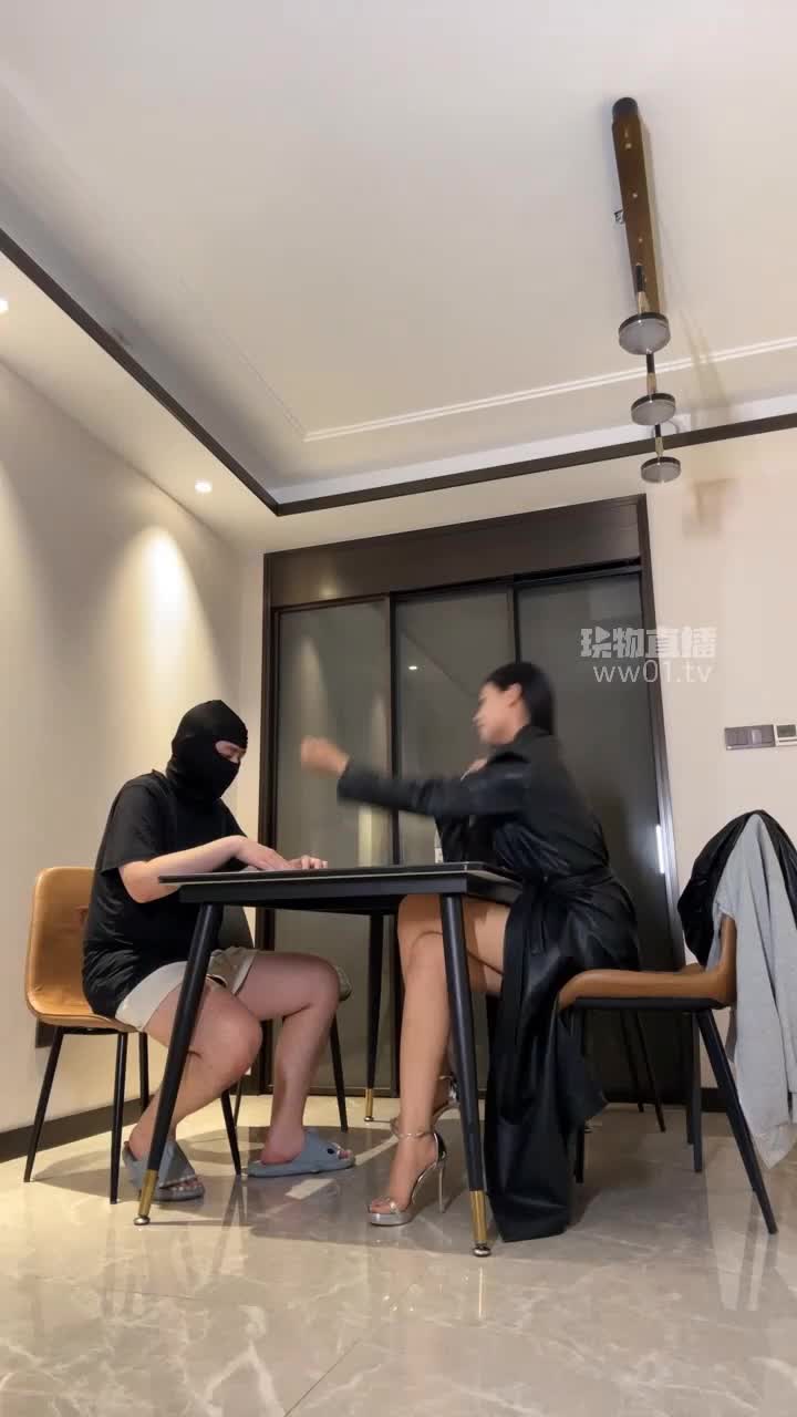 2048.hk@04情侣主艾琳朱莉TJ：超长腿小妈把我和巨乳家教调教成m2025-10-03