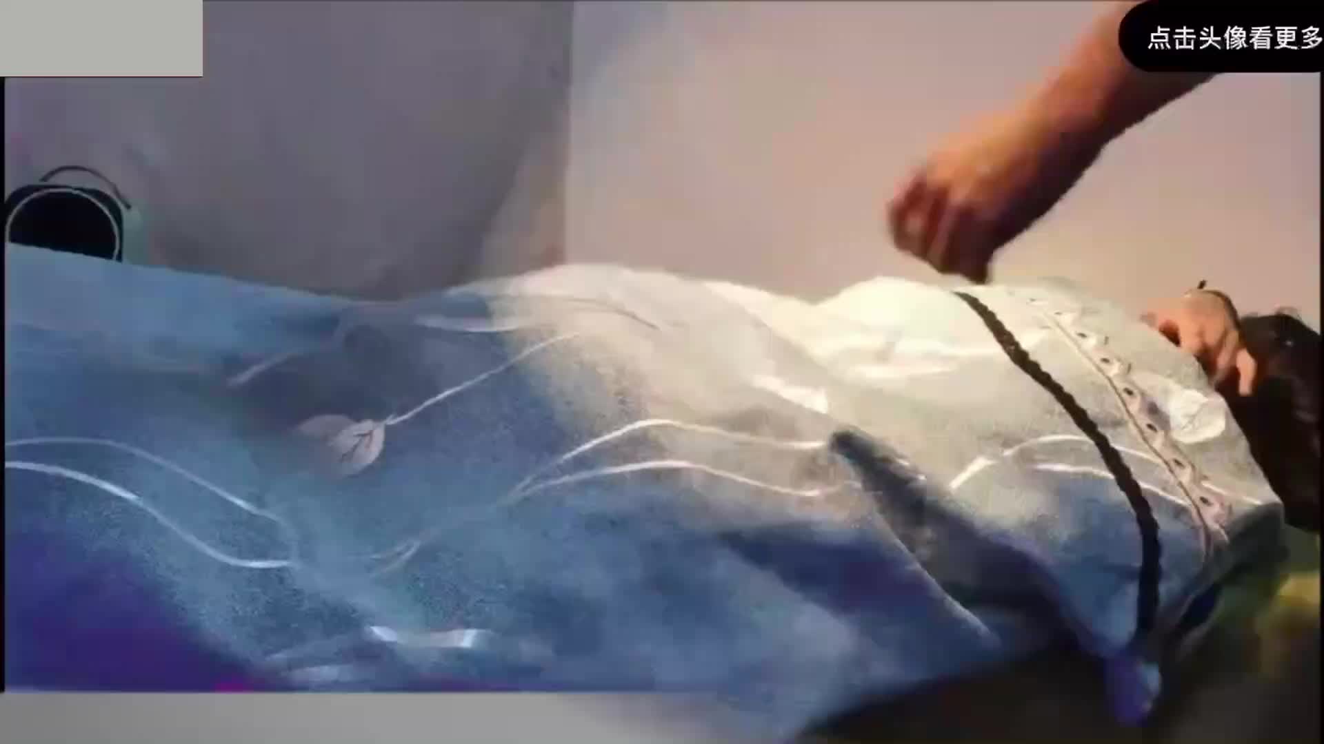 《蜜桃臀人妻》直接拉着技师鸡巴要求特殊服务