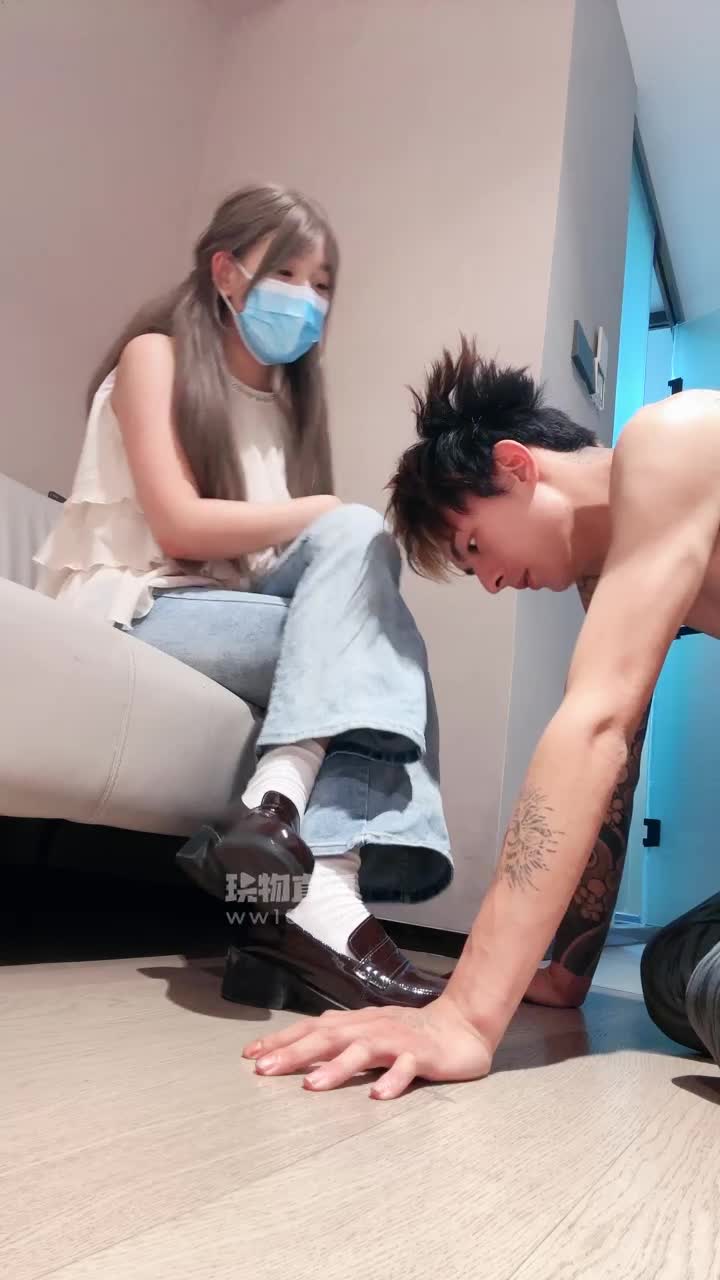 2048.hk@乔治小雨大王TJ：伺候小雨大王s语言羞辱脏臭白棉袜疯狂舔玉足坐脸窒息深喉插吐2025-08-08