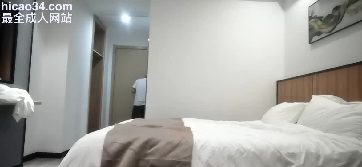 #偷拍 #按摩 高清录制油哥屌哥酒店约炮开路虎的高级会所小姐自备情趣内衣一个屌一个拍