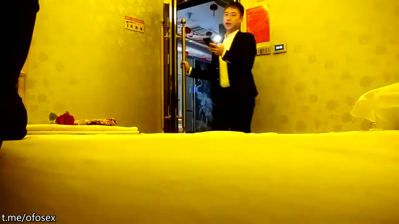 #按摩 #偷拍 年后上班小姐姐增多，连续换了三个，大奶妹今夜来相伴，温柔干穴高潮阵阵