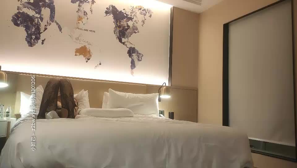 壹屌探花鸭哥上场高颜值苗条妹子继续第二炮，连体网袜互摸口交摸奶后入抽插猛操