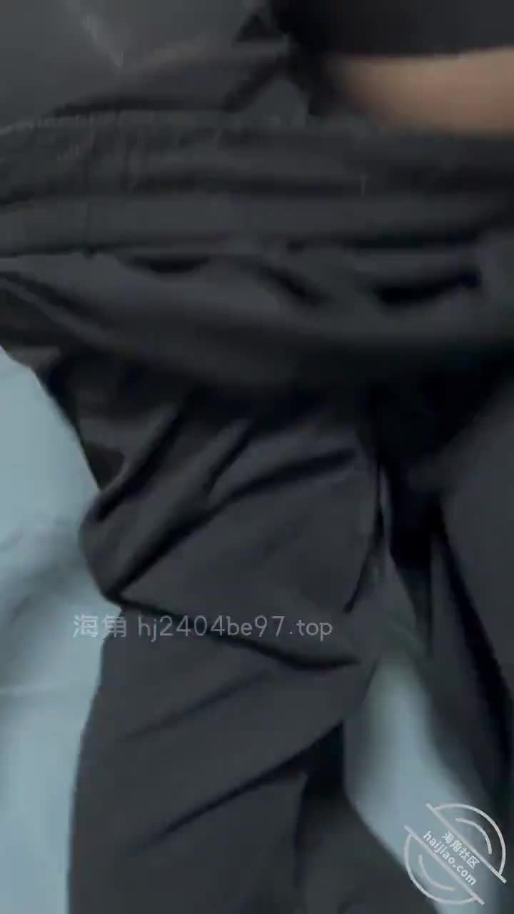 #妈妈的丰乳肥臀 #大屁股【海角精选】如狼似虎的妈妈穿着情趣内衣，抱着我大腿让我使劲儿操她