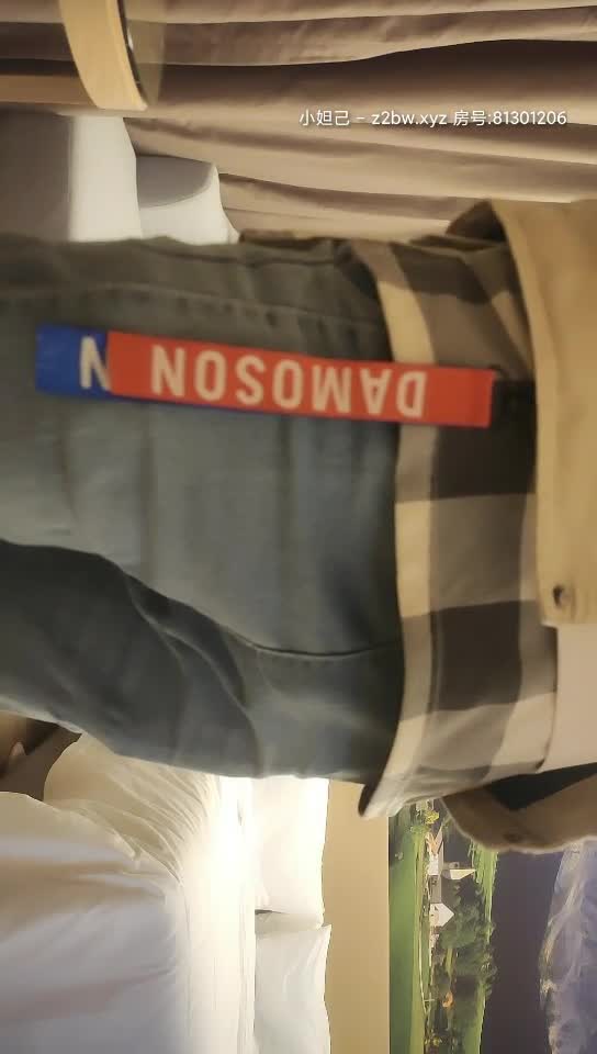 2021.1.29【壹屌寻花】鸭哥上场必是佳作，白虎馒头穴，极品外围小姐姐，魔鬼身材激情如火