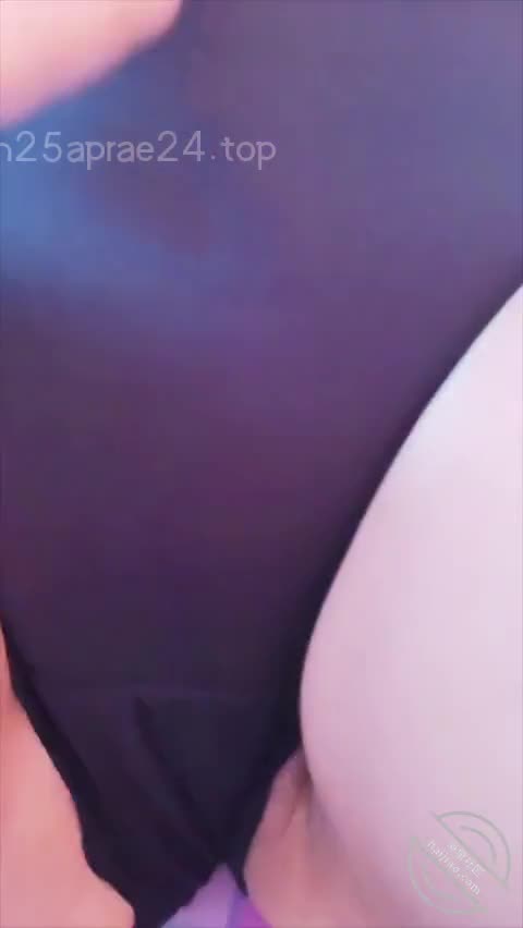 #妈妈的味道【海角精选】(原创视频)：干妈老妈在洗脸，我在隔壁操她女儿，感觉被发现了似的