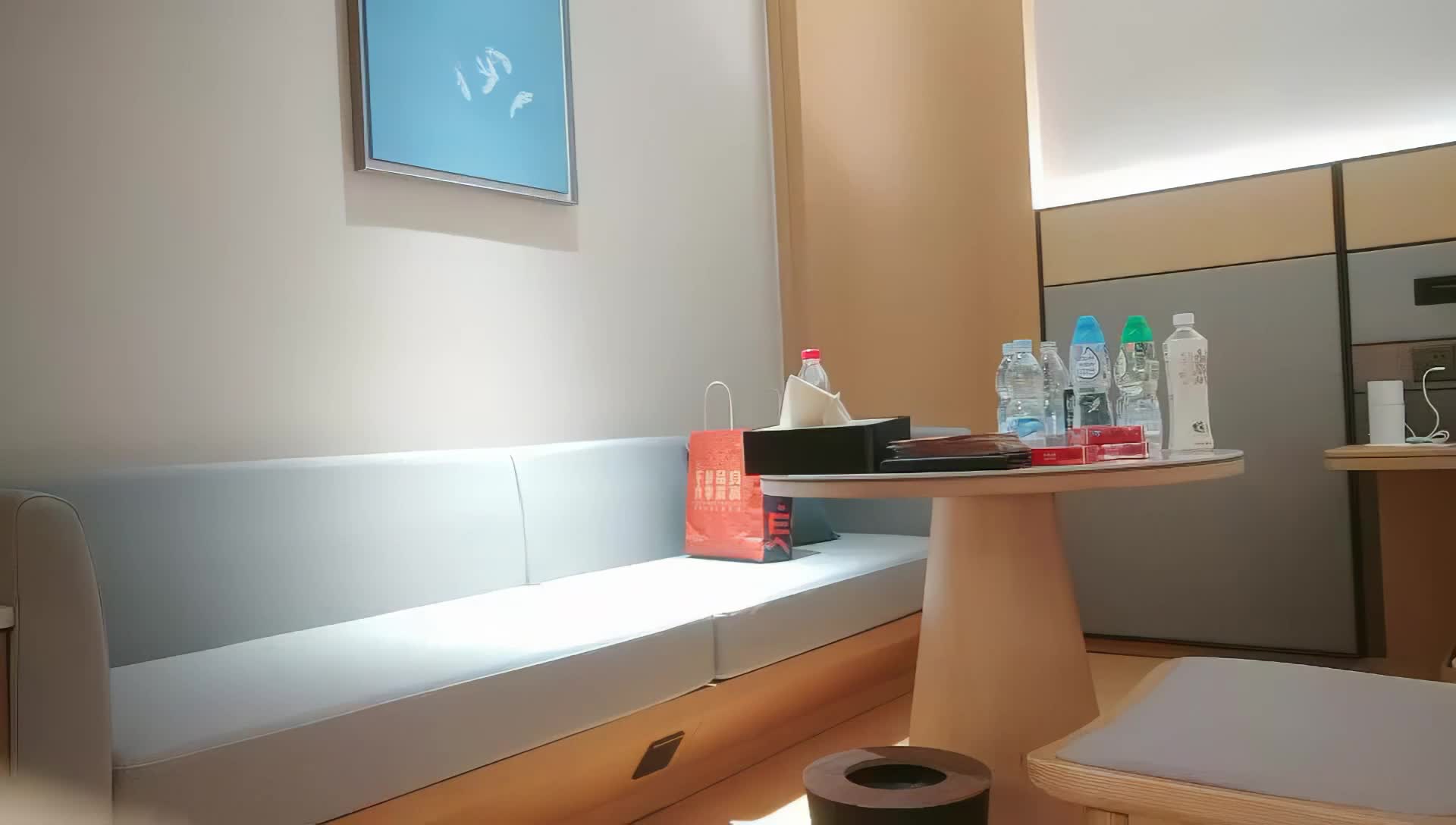 【@A@I@高@清@2@K@修@复@】@9@1@沈@先@森@深@夜@场@齐@逼@短@裤@外@围@，@穿@上@网@袜@张@开@双@腿@特@写@，@抹@上@润@滑@油@深@喉@口@交@，@翘@起@屁@股@后@入@抽@插@猛@操