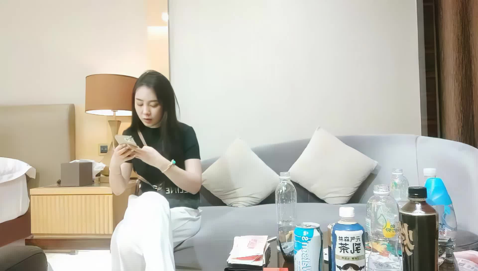 【@A@I@高@清@2@K@修@复@】@9@1@沈@先@森@深@夜@黑@衣@甜@美@外@围@妹@，@翘@起@屁@股@口@交@摸@逼@，@扶@着@大@屁@股@后@入@一@下@下@撞@击@，@妹@子@受@不@了@呻@吟@娇@喘