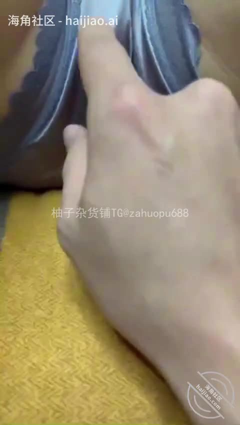 #断腿哥爱乱伦老妈塞跳蛋接外卖 被操的直叫爸爸骚逼的妈妈饥渴难耐的儿子-断腿哥爱乱伦#海角 #熟女 #母子 #乱伦